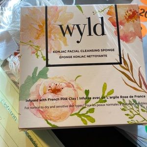 Wyld Konjac Facial Cleansing Sponge Pink Clay